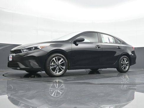 Used 2024 Kia Forte LXS w/ LXS Technology Package image 17