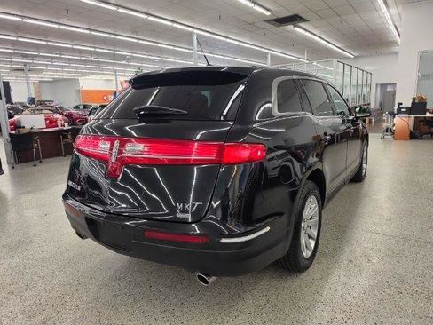 Used 2015 Lincoln MKT AWD image 4