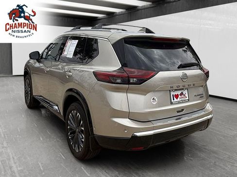 Used 2026 Nissan Rogue Platinum w/ Platinum Premium Package AWD/4WD image 3