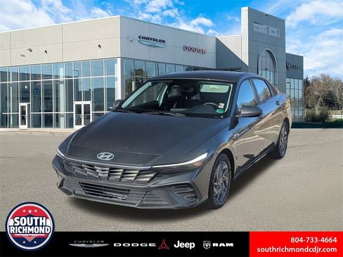 Used 2024 Hyundai Elantra SEL image 1