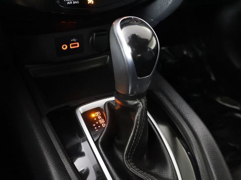 Used 2020 Nissan Rogue SV image 41