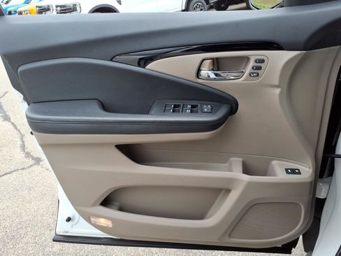 Used 2020 Honda Pilot Touring image 16