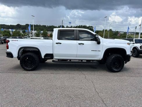 Used 2023 Chevrolet Silverado 2500 Custom w/ Custom Value Package AWD/4WD image 2