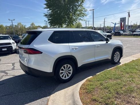 Used 2024 Toyota Grand Highlander XLE image 7