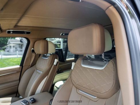 Used 2025 Land Rover Range Rover SV AWD/4WD image 39