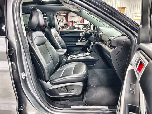 Used 2022 Ford Explorer Limited w/ Limited Technology Package image 34