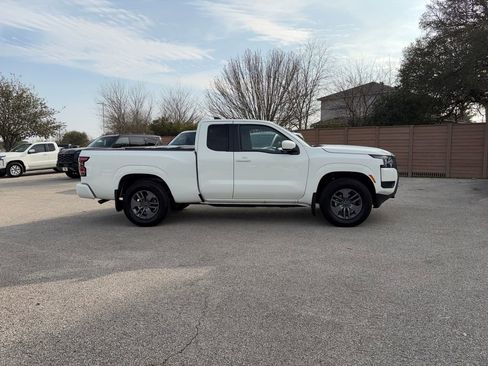 Used 2025 Nissan Frontier SV image 4