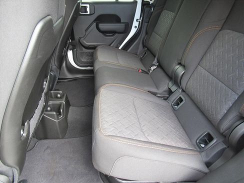 Certified 2024 Jeep Gladiator Mojave w/ Technology Group image 29