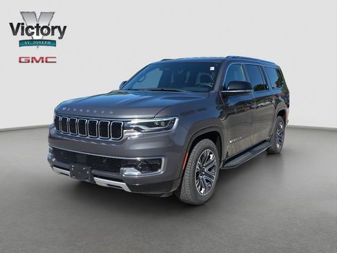Used 2024 Jeep Wagoneer L Series II w/ Flexible Seating Group AWD/4WD image 3