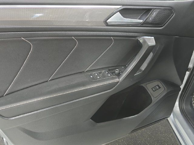 Used 2022 Volkswagen Tiguan SE R-Line FWD image 24