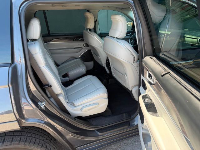 Used 2021 Jeep Grand Cherokee L Overland w/ Luxury Tech Group IV AWD/4WD image 11