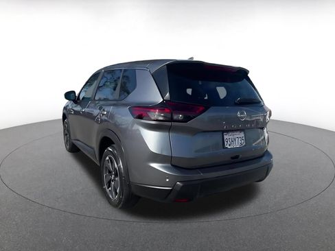 Used 2025 Nissan Rogue SV FWD image 11