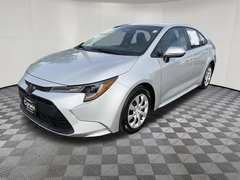 Used 2025 Toyota Corolla LE FWD image 4
