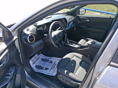 Used 2026 Chevrolet Trax RS w/ Sunroof Package FWD image 10