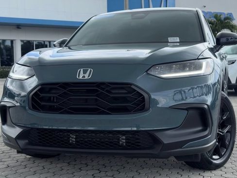 Used 2025 Honda HR-V Sport image 2