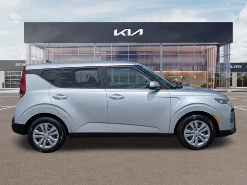 Used 2020 Kia Soul LX FWD image 3