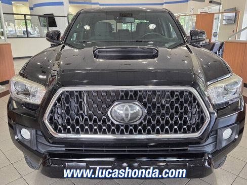 Used 2018 Toyota Tacoma TRD Sport RWD image 2