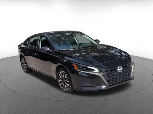 Used 2026 Nissan Altima 2.5 SV FWD image 13