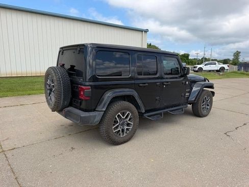 Used 2024 Jeep Wrangler Unlimited Sahara AWD/4WD image 3