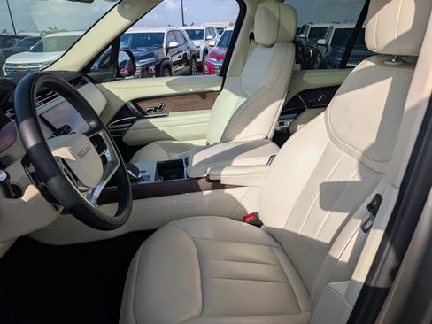 Used 2024 Land Rover Range Rover SE image 5