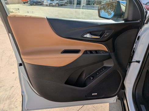 Used 2018 Chevrolet Equinox Premier image 11