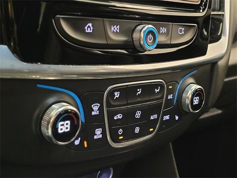 Used 2022 Chevrolet Traverse LT image 20