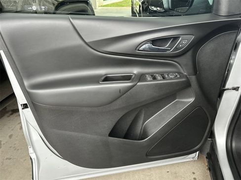 Used 2018 Chevrolet Equinox LT image 10