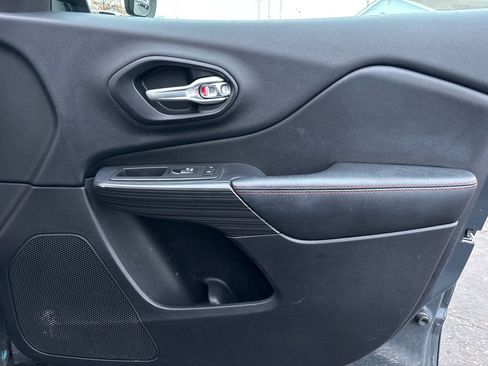 Used 2016 Jeep Cherokee Trailhawk w/ Comfort/Convenience Group image 20