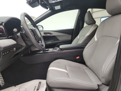 Used 2025 Toyota Camry SE image 51