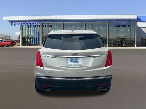 Used 2017 Cadillac XT5 Luxury w/ Driver Awareness Package AWD/4WD image 4
