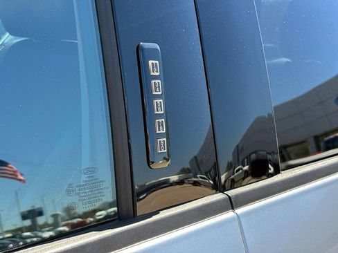 Used 2019 Ford F150 Lariat w/ Equipment Group 502A Luxury AWD/4WD image 10