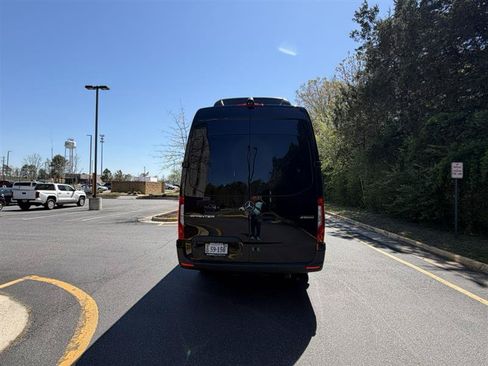 Used 2025 Mercedes-Benz Sprinter 2500 image 5
