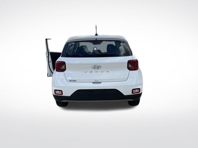 Used 2026 Hyundai Venue SE FWD image 4