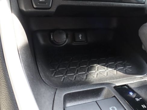 Used 2022 Toyota RAV4 XLE AWD/4WD image 18