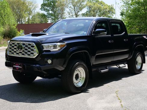 Used 2022 Toyota Tacoma TRD Sport AWD/4WD image 6