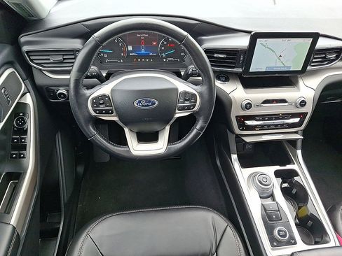 Certified 2022 Ford Explorer XLT w/ Equipment Group 202A AWD/4WD image 21