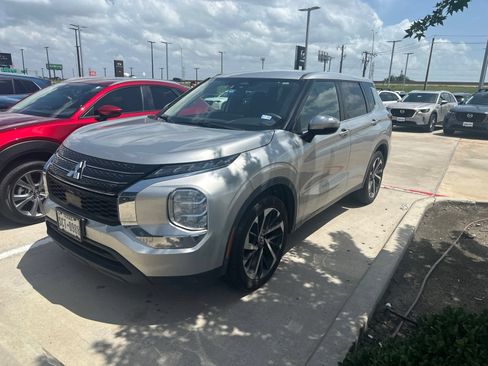 Used 2022 Mitsubishi Outlander ES FWD image 9