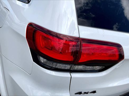 Used 2019 Jeep Grand Cherokee Altitude image 28