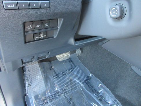 Used 2026 Lexus GX 550 w/ Accessory Package (2T) image 36