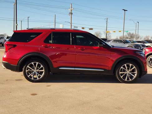 Used 2025 Ford Explorer Platinum w/ Ultimate Package image 7