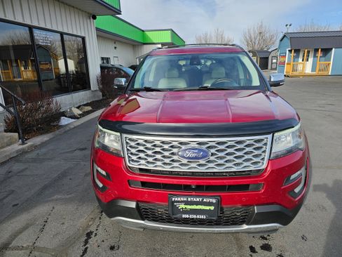 Used 2017 Ford Explorer Platinum image 3