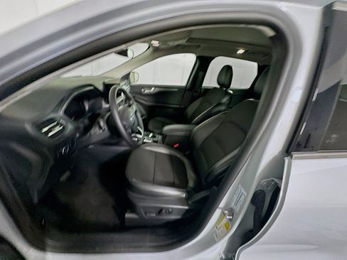 Used 2025 Ford Escape SE image 13