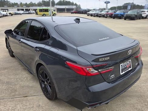 Used 2025 Toyota Camry SE image 3