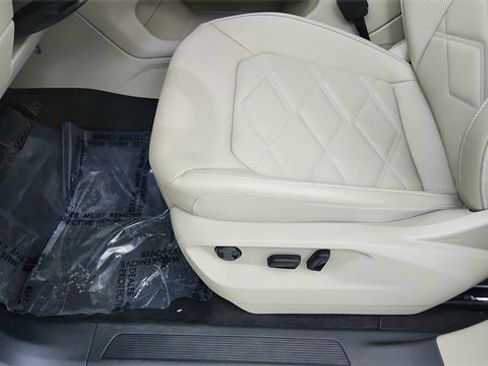 Used 2025 Volkswagen Atlas SE image 37