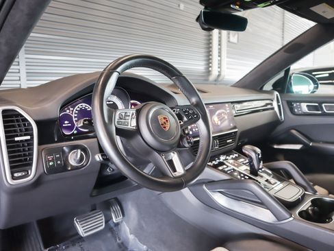 Used 2023 Porsche Cayenne Turbo AWD/4WD image 4