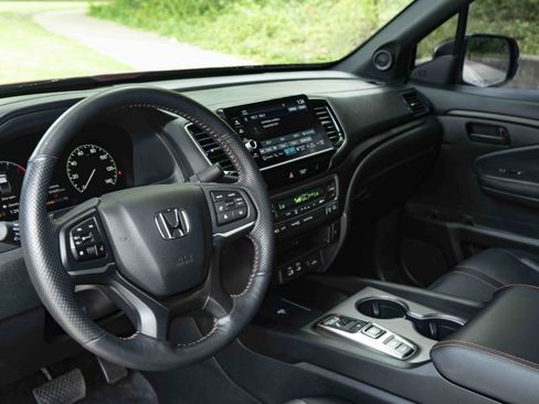 Used 2025 Honda Ridgeline TrailSport image 16