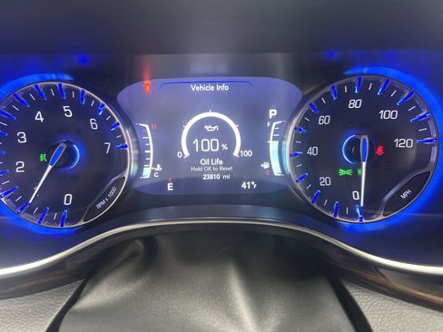 Used 2022 Chrysler Pacifica Limited image 13