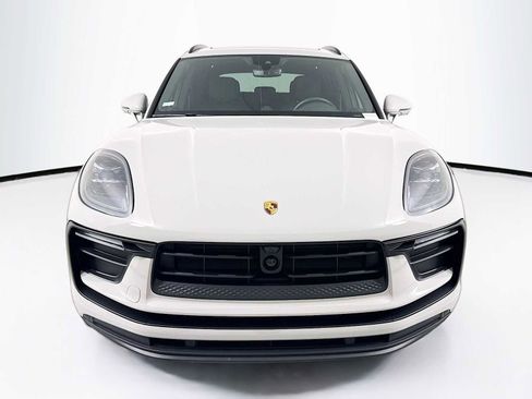 Certified 2025 Porsche Macan image 6
