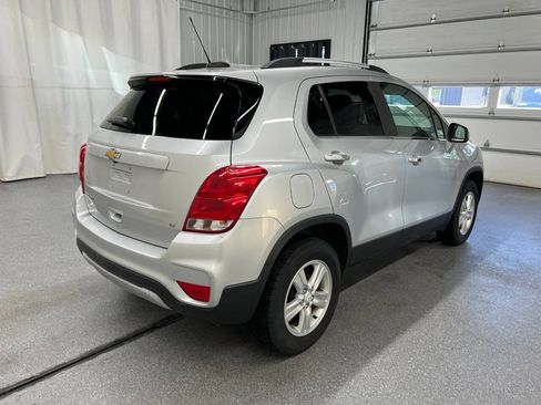 Used 2017 Chevrolet Trax LT w/ LT Convenience Package AWD/4WD image 4