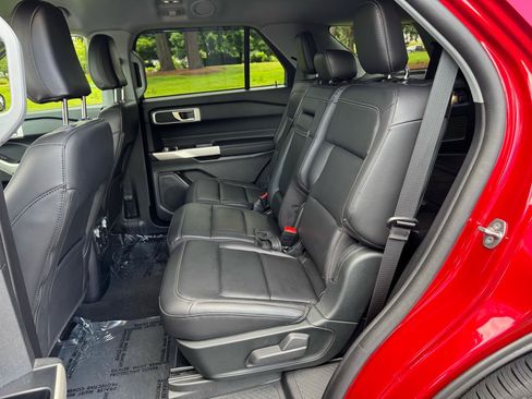 Used 2021 Ford Explorer XLT w/ Equipment Group 202A AWD/4WD image 11